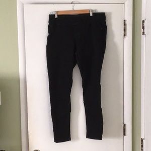 Black Old Navy Rockstar jeggings